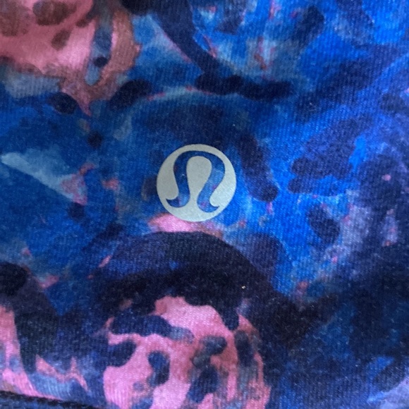 Luluemon cropped leggings size 4 - Picture 2 of 3